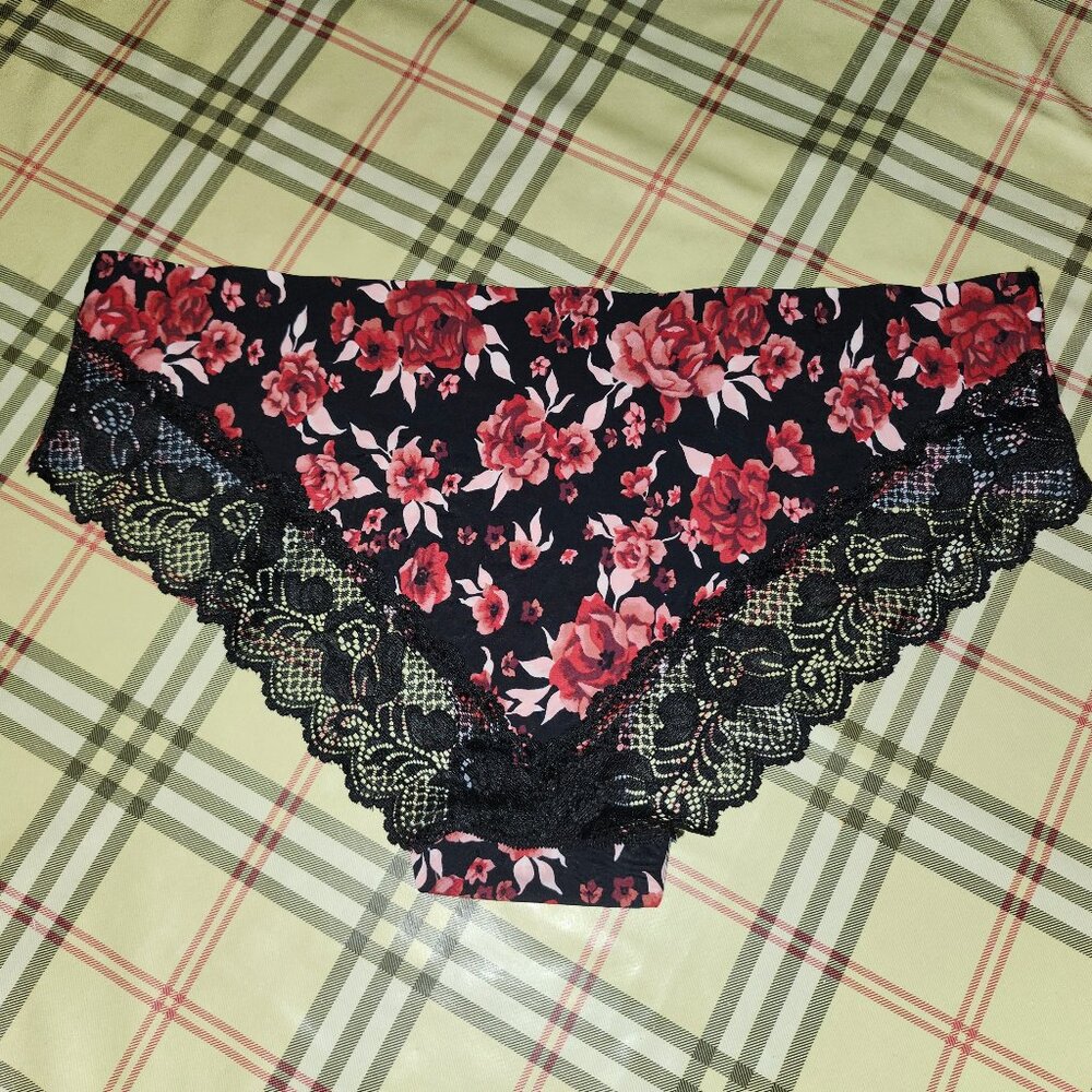Marilyn Munroe Floral Black Red Lace Panties Size XL NWOT NEW